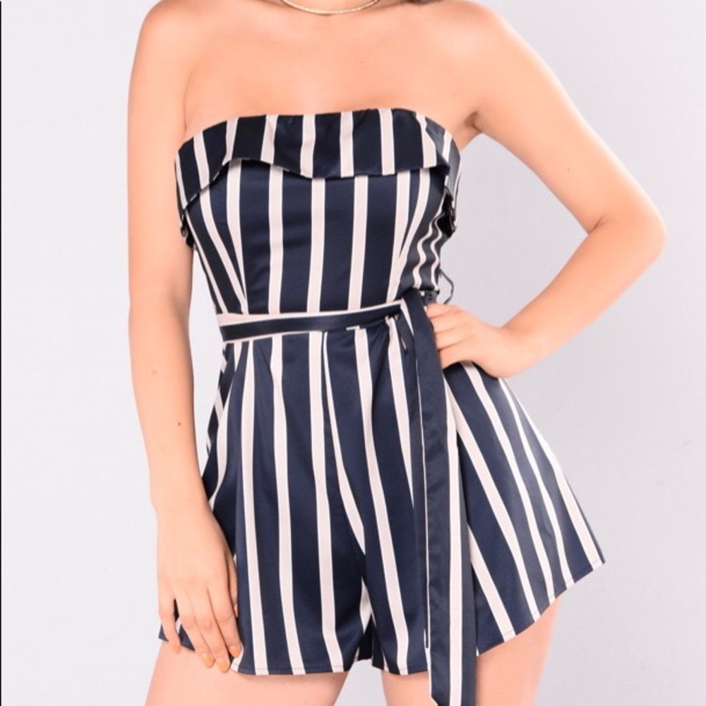 Fashion Nova Striped Navy Romper *NWT